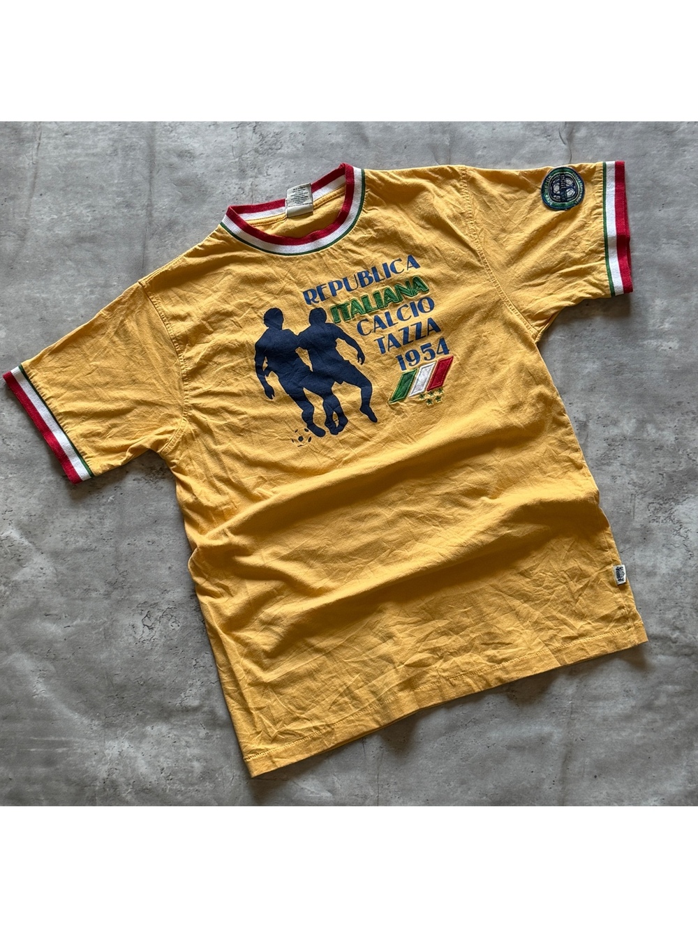 VINTAGE 1996 Italy Republic Soccer Ringer World Tee Size M